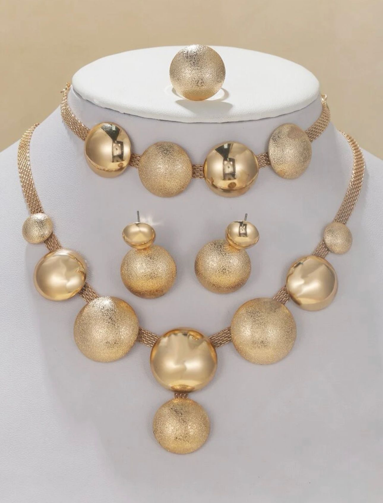 Golden Round Decor Jewelry Set