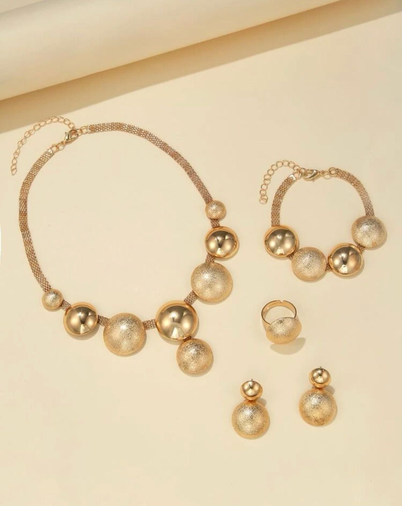 Golden Round Decor Jewelry Set